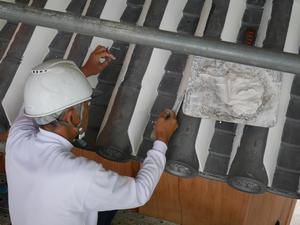 目地漆喰塗り作業状況の画像