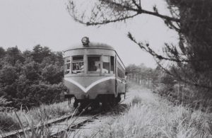 田野を通る茨城鉄道（森木一則氏提供）の画像