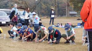 スカウト大会　障害物競走　ロープ結び