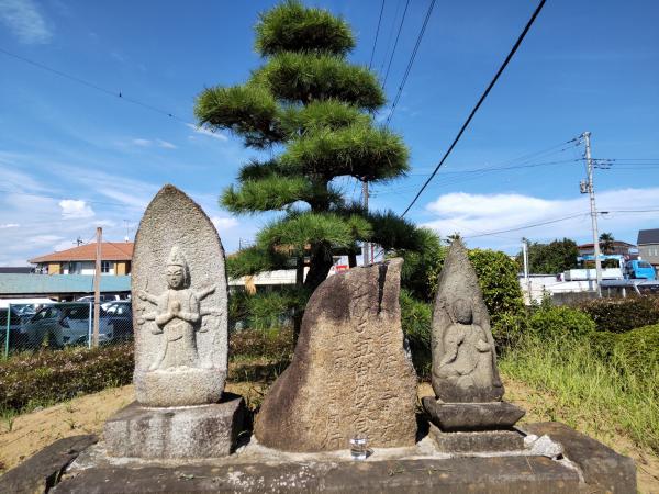 見川一本松の供養塔