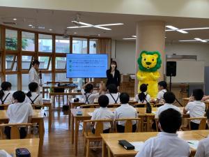 授業風景ライオンちゃん登場