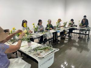 第56回水戸市芸術祭いけばな体験教室の写真1