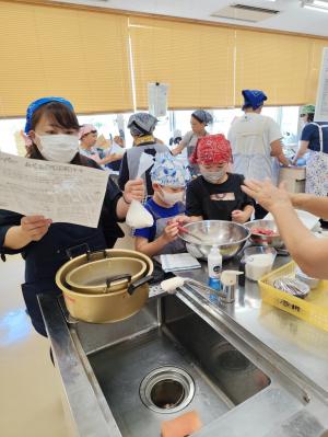 親と子の料理教室様子写真①