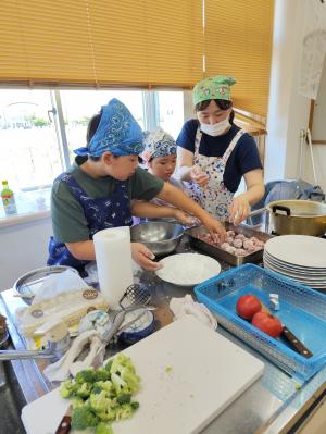 親と子の料理教室様子写真③