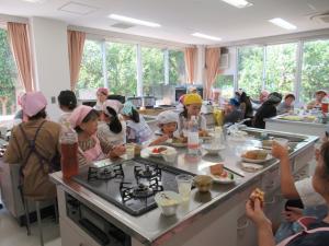 調理後に料理を食べている写真です。