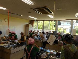 親と子の料理教室の様子1枚目