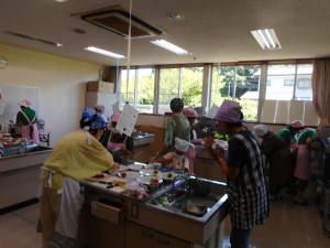 親と子の料理教室の様子2枚目