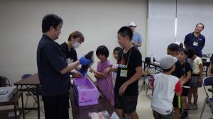 茨城水産㈱さんから鮭の説明の様子２
