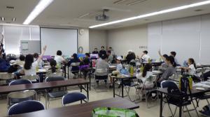 鮭の食べ比べとクイズの様子３