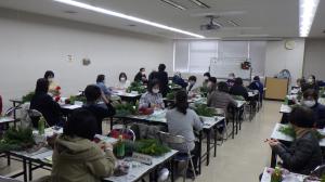 クリスマスリース作り教室の様子