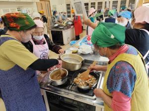 調理の様子写真①