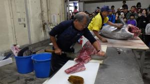 マグロ解体ショーの様子3
