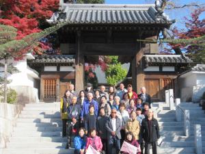 月山寺にて参加者全員で撮った集合写真です