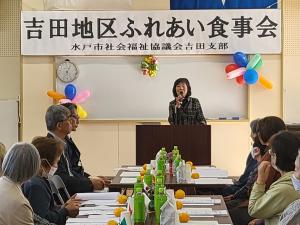 支部長があいさつをしている写真です。