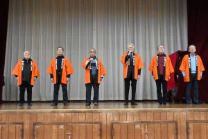 歌謡クラブのステージ発表会の写真です