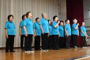 歌謡クラブのステージ発表の写真です