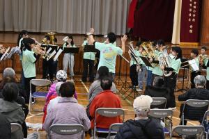 吹奏楽部の演奏の写真です