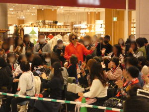 お笑いミニライブの様子