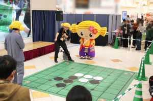 大盤オセロ対決の様子