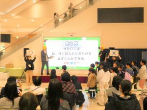 オセロまるばつクイズの様子