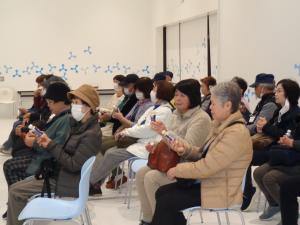 映像鑑賞とヨーグルトの試飲