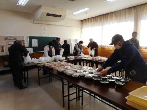 福寿そば出前サービスの様子2枚目