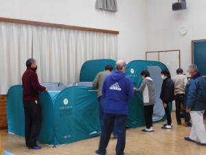 避難所設営訓練の様子3枚目