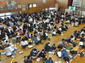 オセロ対戦の様子