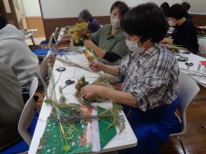 毎年参加してくださるお2人が協力して製作する