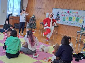 サンタクロースが登場した様子