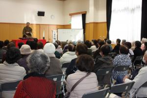 落語で笑いを(写真)