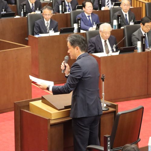 一問一答方式による質問の様子