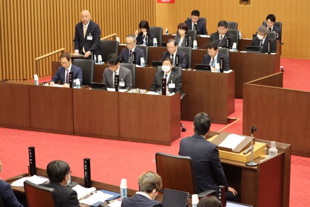 一問一答方式による答弁の様子