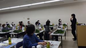 クリスマスリース作り教室の様子１