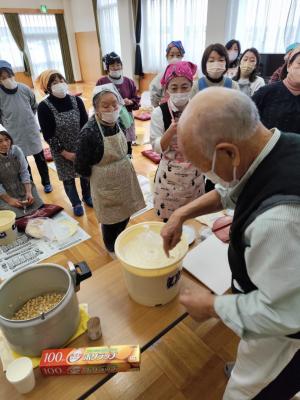 味噌づくり様子写真②