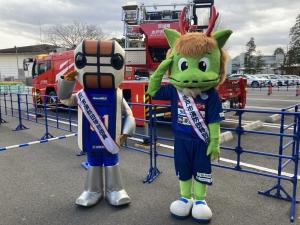 特別消防団員のホーリーくんとロボスケ