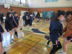 救出搬送訓練の様子