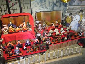 展示してあるひな人形の写真です