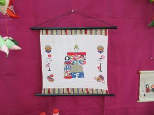 ひな人形のタペストリの写真です。