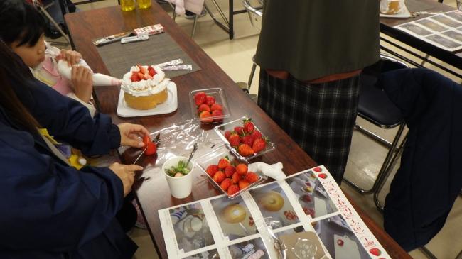 いちごケーキ作り1