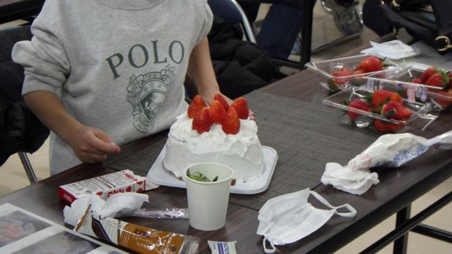 デコレーションしたシフォンケーキの作品1