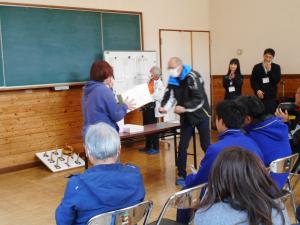 グラウンドゴルフ大会表彰式の様子2枚目