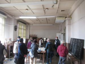 施設の見学をしています