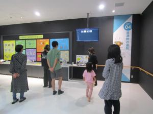 施設見学の様子