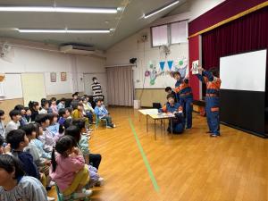 葉山保育園紙芝居の様子