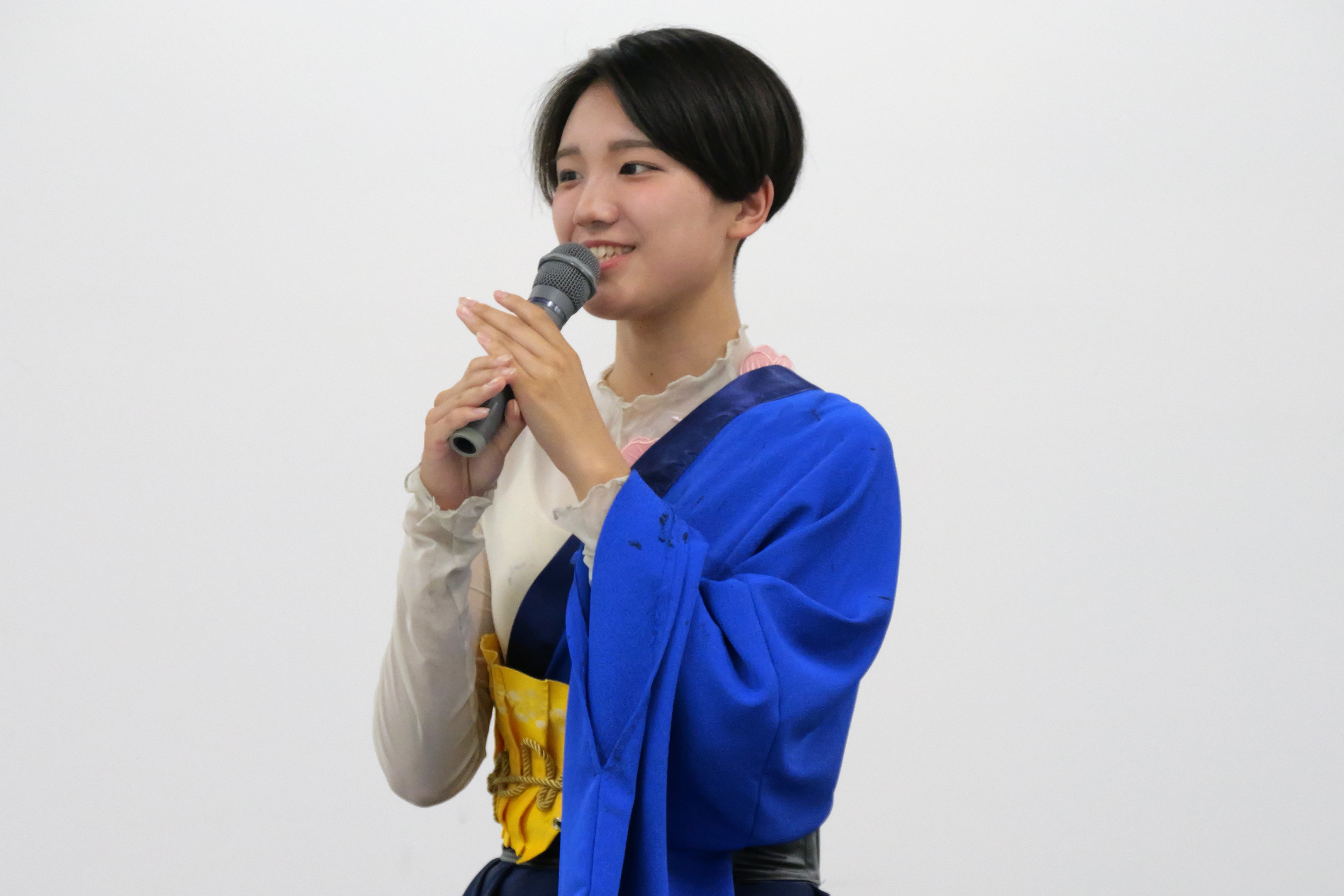 書道パフォーマンス甲子園前に高橋市長を表敬訪問し、意気込みを語る根本さん。