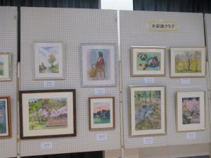 水彩画の作品を展示している写真です。