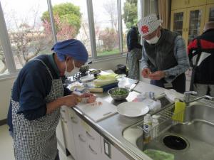 料理をしている写真です