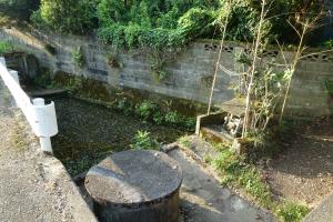 三寒泉の一つ釜井の画像