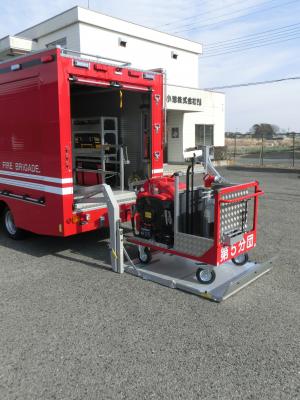 専用台車を積載する様子